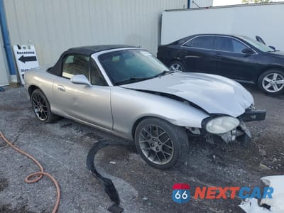 Czwarte zdjęcie samochodu z boku: 2004 MAZDA MX-5 MIATA BASE VIN:JM1NB353X40401730 - miniatura