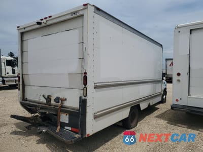 Trzecie zdjęcie samochodu z tyłu: 2012 FORD ECONOLINE E350 SUPER DUTY CUTAWAY VAN VIN:1FDWE3FS4CDA65173 - miniatura