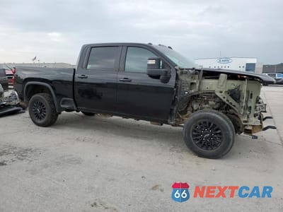 Czwarte zdjęcie samochodu z boku: 2022 CHEV SILVERADO K3500 LT VIN:1GC4YTEY7NF338719 - miniatura