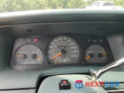 Zdjęcie 9 z 13 samochodu: 1997 MERCURY GRAND MARQUIS GS VIN:2MELM74W4VX733765 - miniatura