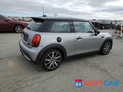Trzecie zdjęcie samochodu z tyłu: 2024 MINI COOPER S VIN:WMW53DH02R2V07389 - miniatura