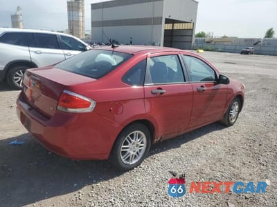 Trzecie zdjęcie samochodu z tyłu: 2010 FORD FOCUS SE VIN:1FAHP3FN1AW271253 - miniatura