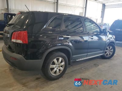 Trzecie zdjęcie samochodu z tyłu: 2012 KIA SORENTO BASE VIN:5XYKT3A64CG233298 - miniatura