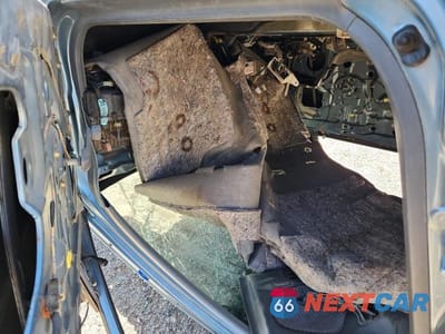 Zdjęcie 8 z 11 samochodu: 2000 HONDA CIVIC VIN:2HGEJ6617YH605163 - miniatura