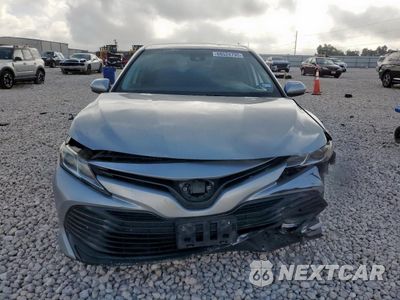 Piąte zdjęcie samochodu w środku: 2019 TOYOTA CAMRY L VIN:4T1B11HKXKU741359 - miniatura