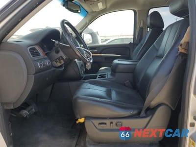 Zdjęcie 7 z 13 samochodu: 2010 GMC YUKON XL K1500 SLT VIN:1GKUKKE36AR162792 - miniatura