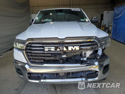 Piąte zdjęcie samochodu w środku: 2025 RAM 1500 LARAMIE VIN:1C6SRFJP8SN547141 - miniatura