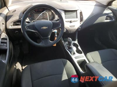 Zdjęcie 8 z 12 samochodu: 2017 CHEVROLET CRUZE LS VIN:1G1BC5SMXH7121059 - miniatura