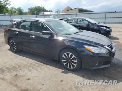 Czwarte zdjęcie samochodu z boku: 2018 NISSAN ALTIMA 2.5 VIN:1N4AL3AP4JC212236 - miniatura