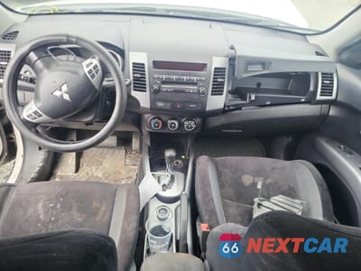 Zdjęcie 8 z 13 samochodu: 2010 MITSUBISHI OUTLANDER XLS VIN:JA4JT3AX1AZ601711 - miniatura
