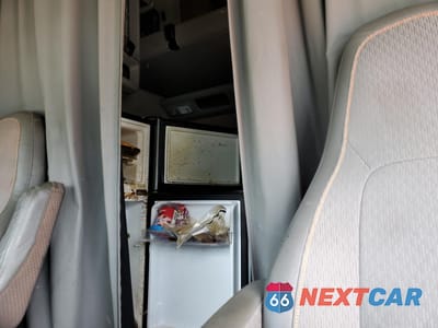 Zdjęcie 6 z 10 samochodu: 2020 VOLVO VN VNL VIN:4V4NC9EH4LN225856 - miniatura