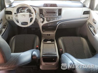 Zdjęcie 8 z 14 samochodu: 2013 TOYOTA SIENNA SPORT VIN:5TDXK3DC0DS284537 - miniatura