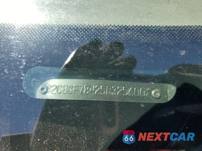 Zdjęcie 13 z 15 samochodu: 2005 CHRYSLER PACIFICA LIMITED VIN:2C8GF78425R325600 - miniatura