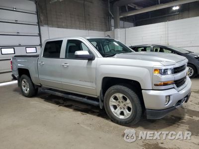 Czwarte zdjęcie samochodu z boku: 2018 CHEVROLET SILVERADO K1500 LT VIN:3GCUKREC6JG580273 - miniatura