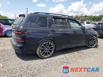 Trzecie zdjęcie samochodu z tyłu: 2025 BMW X7 M60I VIN:5UX33EM08S9X65854 - miniatura
