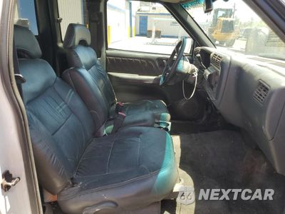 Zdjęcie 10 z 12 samochodu: 1997 GMC SONOMA VIN:1GTCS19W9V8521683 - miniatura