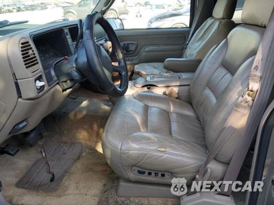 Zdjęcie 7 z 15 samochodu: 1999 GMC SUBURBAN C1500 VIN:3GKEC16R7XG541100 - miniatura