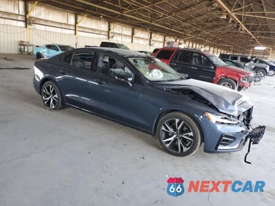 Czwarte zdjęcie samochodu z boku: 2024 VOLVO S60 PLUS VIN:7JRL12FL8RG299301 - miniatura