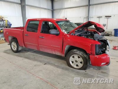 Czwarte zdjęcie samochodu z boku: 2011 CHEVROLET SILVERADO K1500 LT VIN:3GCPKSE36BG345460 - miniatura