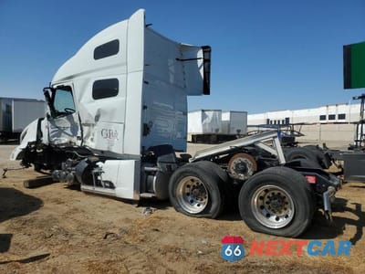 Trzecie zdjęcie samochodu z tyłu: 2025 VOLVO VN VNL VIN:4V4NC9EH8SN668168 - miniatura