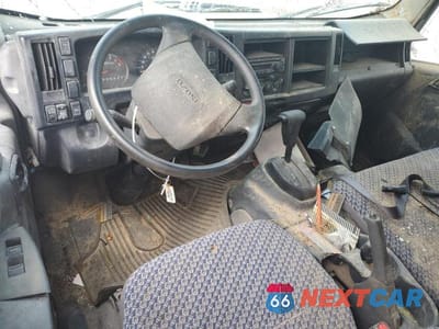 Zdjęcie 8 z 12 samochodu: 2023 ISUZU NPR HD VIN:54DC4J1D7PS201848 - miniatura