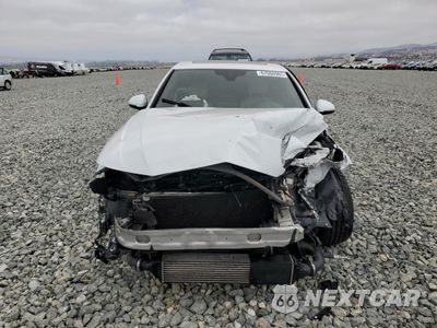 Piąte zdjęcie samochodu w środku: 2017 AUDI A4 PREMIUM VIN:WAUANAF45HN010735 - miniatura