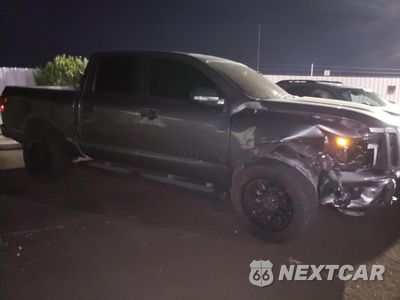 Czwarte zdjęcie samochodu z boku: 2018 NISSAN TITAN SV VIN:1N6AA1E50JN539456 - miniatura