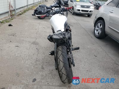 Czwarte zdjęcie samochodu z boku: 2009 YAMAHA FZ6 R VIN:JYARJ18Y89A000495 - miniatura