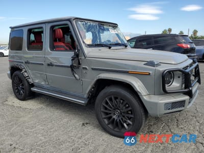 Czwarte zdjęcie samochodu z boku: 2021 MERCEDES-BENZ G 550 VIN:W1NYC6BJ1MX418480 - miniatura