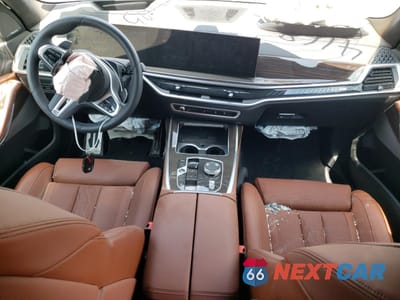 Zdjęcie 8 z 13 samochodu: 2025 BMW X7 M60I VIN:5UX33EM08S9X65854 - miniatura