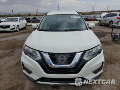 Piąte zdjęcie samochodu w środku: 2017 NISSAN ROGUE SV VIN:5N1AT2MV7HC878169 - miniatura