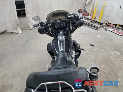Zdjęcie 6 z 10 samochodu: 2009 HARLEY-DAVIDSON FLHTCU VIN:1HD1FC4119Y645762 - miniatura