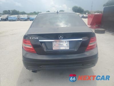 Zdjęcie 6 z 12 samochodu: 2012 MERCEDES-BENZ C 250 VIN:WDDGF4HB6CA615473 - miniatura