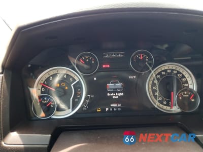 Zdjęcie 8 z 10 samochodu: 2014 RAM 3500 LARAMIE VIN:3C63RRJL7EG140752 - miniatura