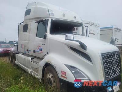 2023 VOLVO VN VNL 4V4NC9EH5PN340925 - główne zdjęcie licytacji z USA - miniatura