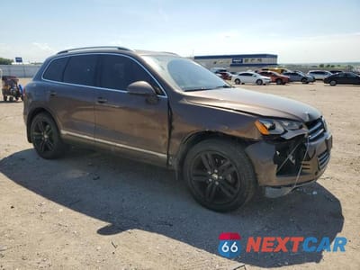 Czwarte zdjęcie samochodu z boku: 2014 VOLKSWAGEN TOUAREG V6 VIN:WVGEF9BP2ED011452 - miniatura