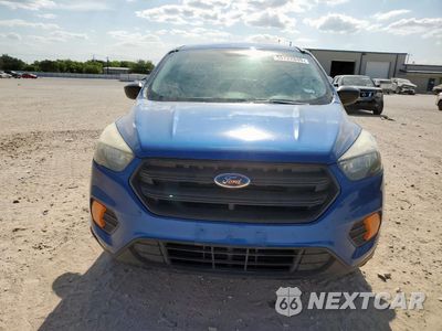Piąte zdjęcie samochodu w środku: 2018 FORD ESCAPE S VIN:1FMCU0F72JUA54282 - miniatura