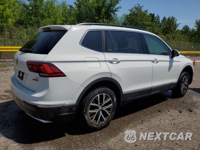 Trzecie zdjęcie samochodu z tyłu: 2018 VOLKSWAGEN TIGUAN SE VIN:3VV2B7AX4JM199917 - miniatura