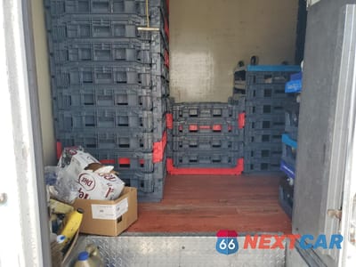 Zdjęcie 11 z 13 samochodu: 2003 ISUZU NPR HD 4X2 LOW TILT VIN:4KLC4B1R33J800333 - miniatura