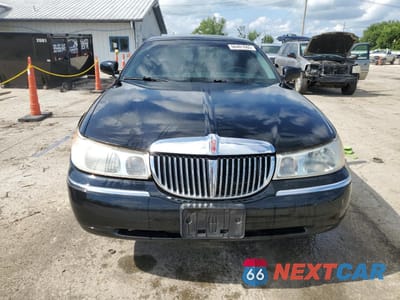 Piąte zdjęcie samochodu w środku: 2000 LINCOLN TOWN CAR SIGNATURE VIN:1LNHM82W1YY914712 - miniatura