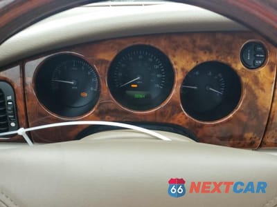 Zdjęcie 9 z 12 samochodu: 1998 JAGUAR XK8 VIN:SAJGX2245WC026558 - miniatura