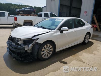 2020 TOYOTA CAMRY LE 4T1C11AK5LU986702 - główne zdjęcie licytacji z USA - miniatura