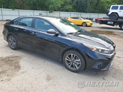 Czwarte zdjęcie samochodu z boku: 2023 KIA FORTE LX VIN:3KPF24AD5PE564502 - miniatura