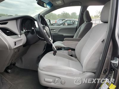 Zdjęcie 7 z 16 samochodu: 2017 TOYOTA SIENNA LE VIN:5TDKZ3DC8HS855218 - miniatura