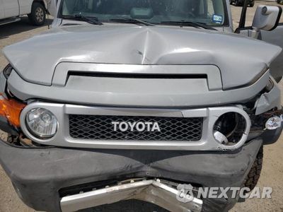 Zdjęcie 12 z 13 samochodu: 2014 TOYOTA FJ CRUISER VIN:JTEBU4BF3EK183441 - miniatura