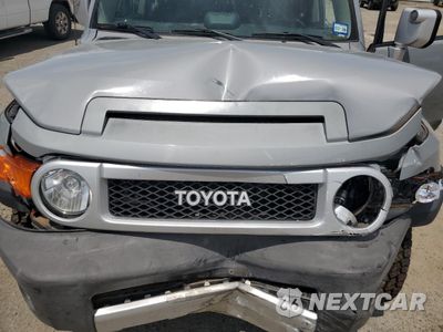 Zdjęcie 12 z 13 samochodu: 2014 TOYOTA FJ CRUISER VIN:JTEBU4BF3EK183441 - miniatura