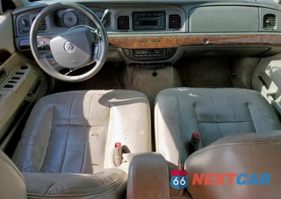 Zdjęcie 8 z 12 samochodu: 2010 MERCURY GRAND MARQUIS LS VIN:2MEBM7FV3AX610727 - miniatura