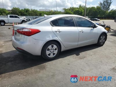 Trzecie zdjęcie samochodu z tyłu: 2015 KIA FORTE LX VIN:KNAFK4A68F5412934 - miniatura