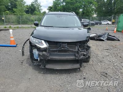 Piąte zdjęcie samochodu w środku: 2019 NISSAN ROGUE S VIN:KNMAT2MV0KP539970 - miniatura