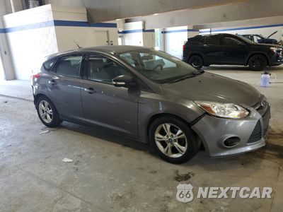 Czwarte zdjęcie samochodu z boku: 2014 FORD FOCUS SE VIN:1FADP3K23EL104877 - miniatura
